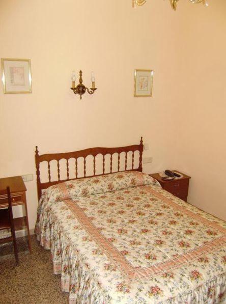 Hostal Miguel Angel Madrid Zimmer foto
